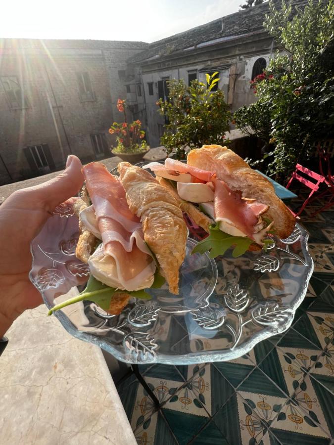 Donna Guia Suite Palermo Exteriör bild